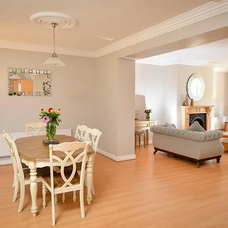 Holiday home Mount Wolseley Manor